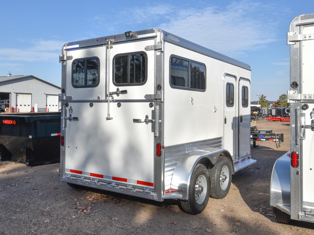 Julite Straight Load Thorobred Horse Trailer Gallery Photo 2