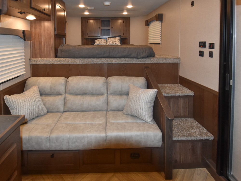 Colt 849 Living Quarters Horse Trailer Gallery Photo 3