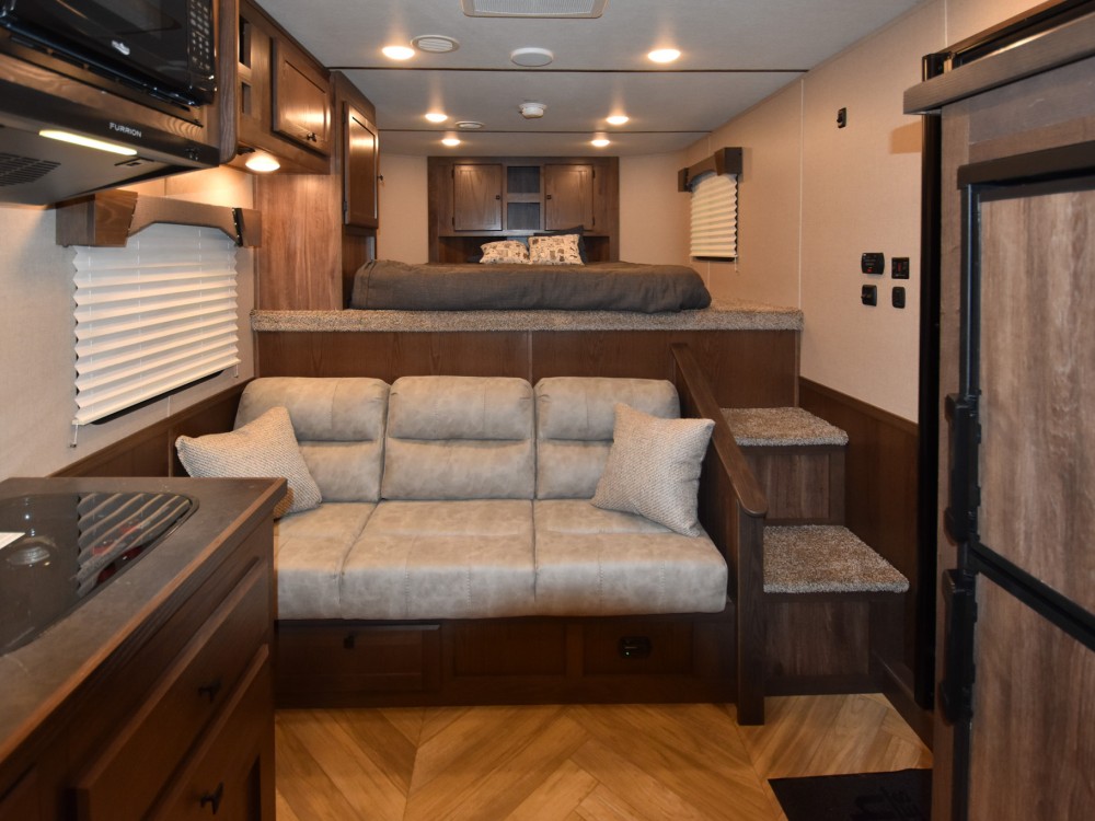 Colt 849 Living Quarters Horse Trailer Gallery Photo 1