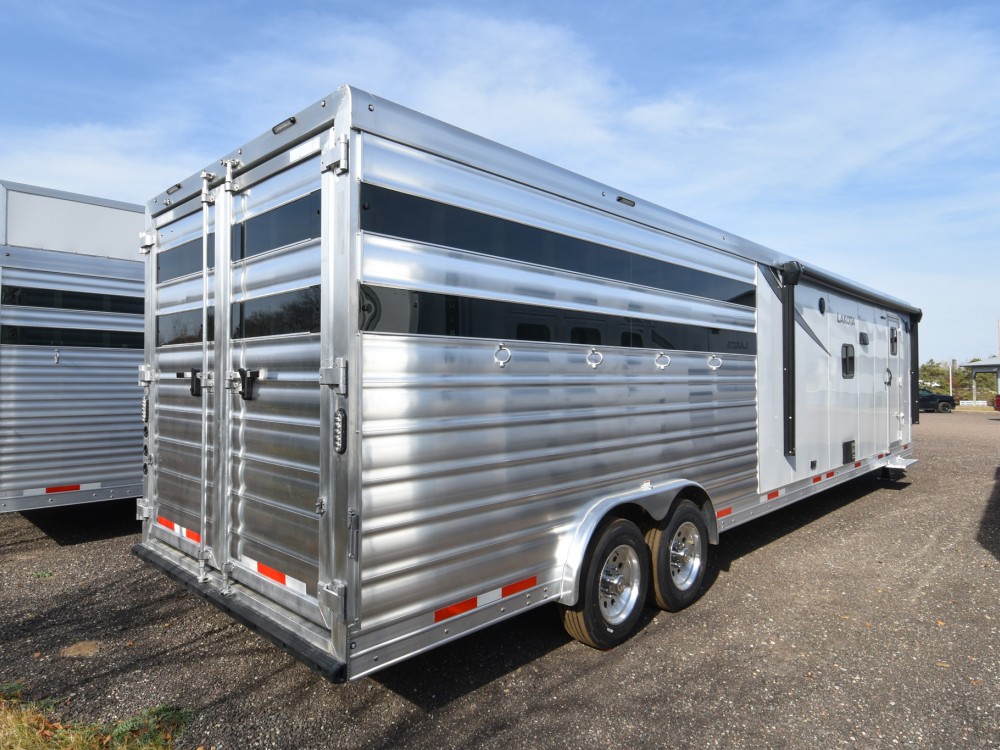 Charger 81415SR Living Quarter Horse Trailer Gallery Photo 16