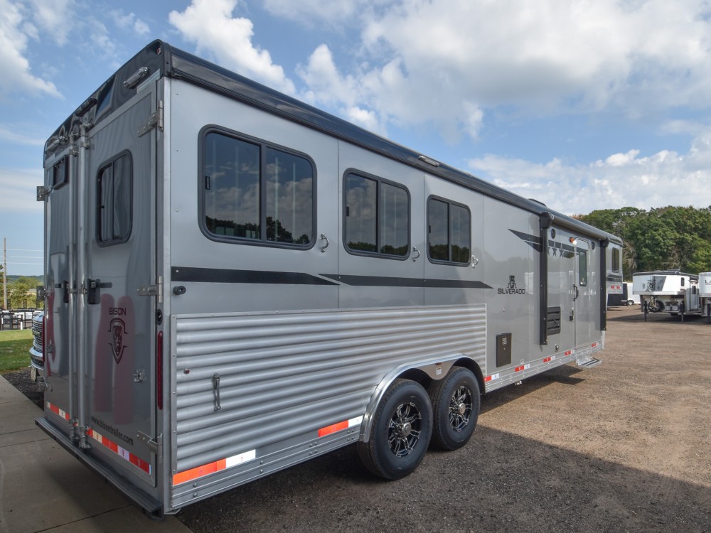 Silverado SVB8311B Horse Trailer Gallery Photo 11