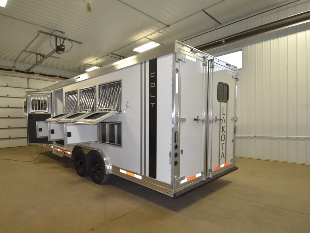 Colt 849 Living Quarters Horse Trailer Gallery Photo 12