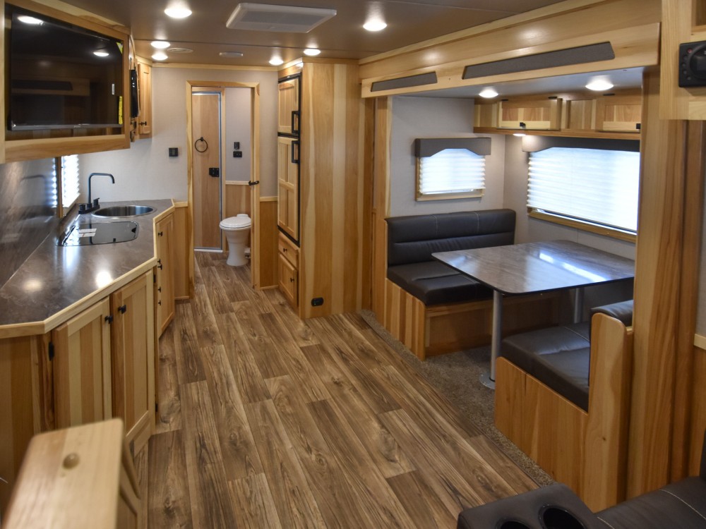 Charger 8315SR Horse Trailer Gallery Photo 6