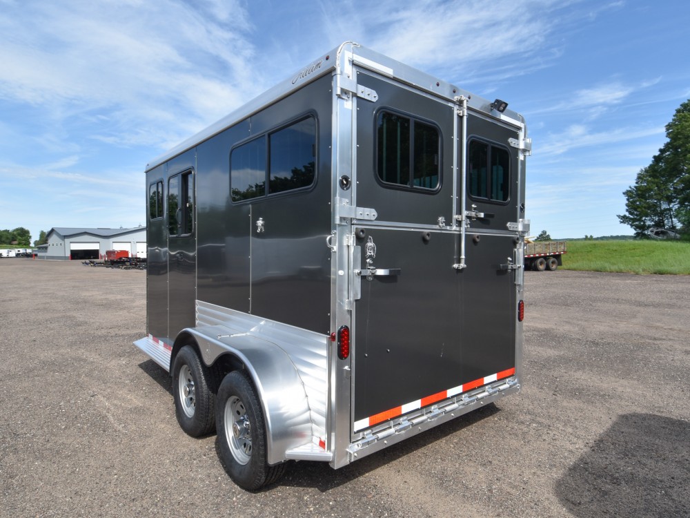 Julite Straight Load Walk Thru w/Mangers Horse Trailer Gallery Photo 4