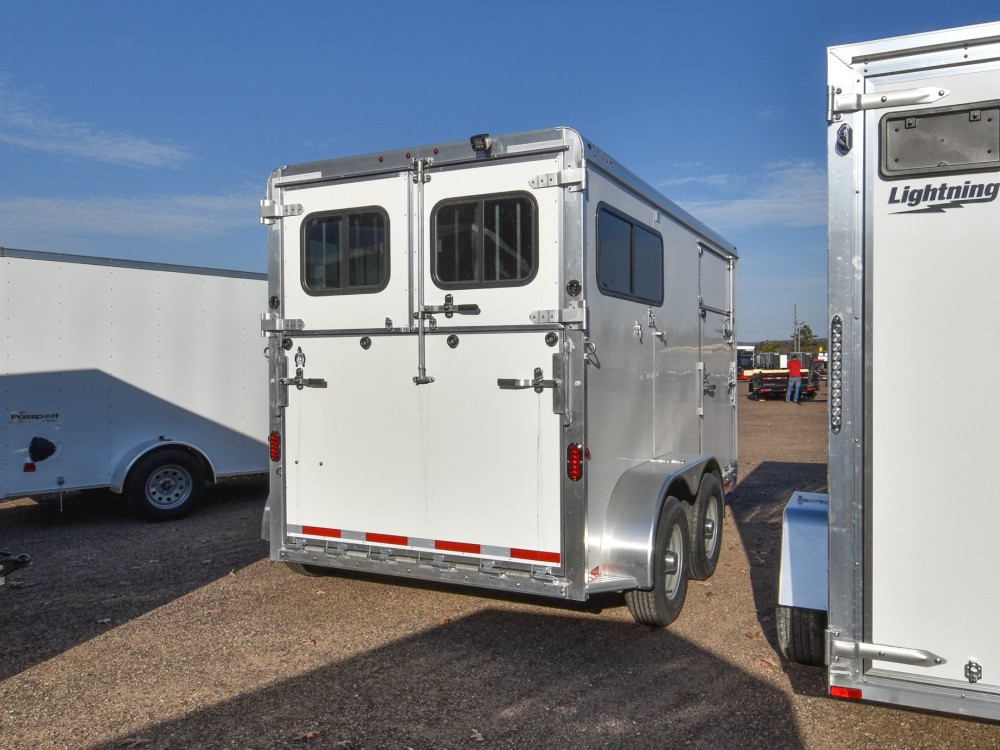 Julite Straight Load Warmblood Horse Trailer Gallery Photo 2