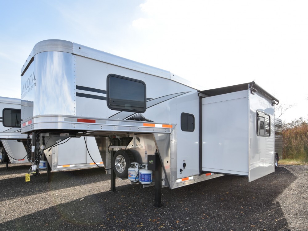 Charger 81415SR Living Quarter Horse Trailer Gallery Photo 18