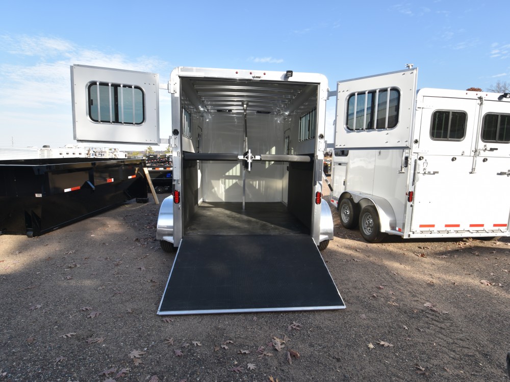 Julite Straight Load Thorobred Horse Trailer Gallery Photo 4