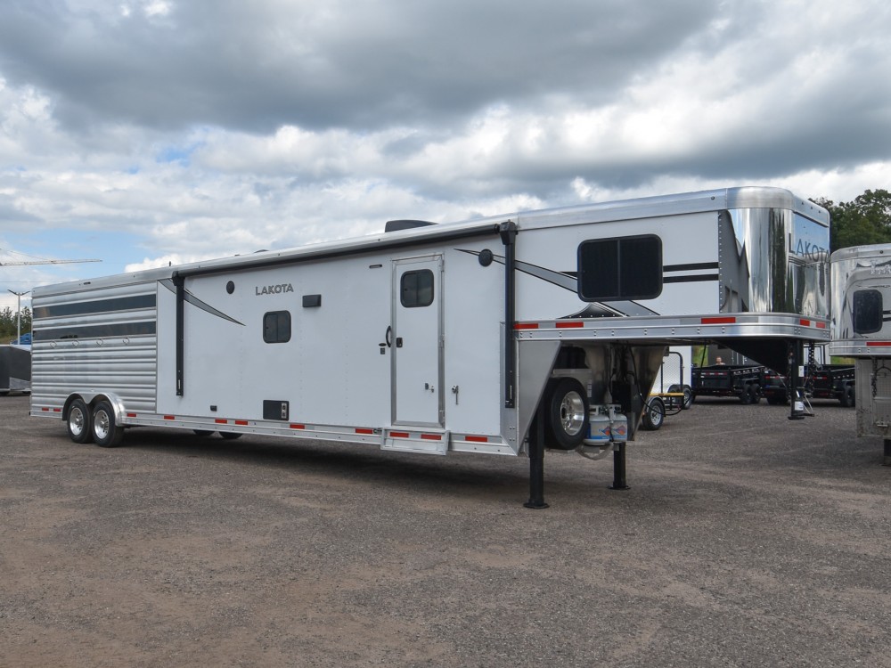 Charger 81415SR Horse Trailer Gallery Photo 1