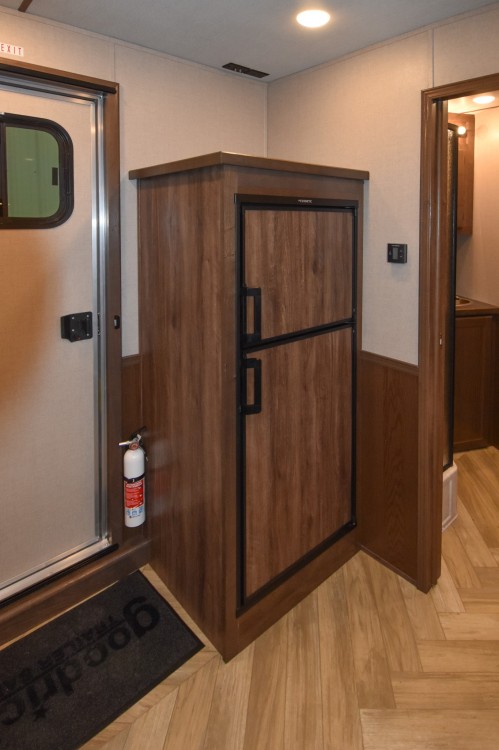 Colt 849 Living Quarters Horse Trailer Gallery Photo 7