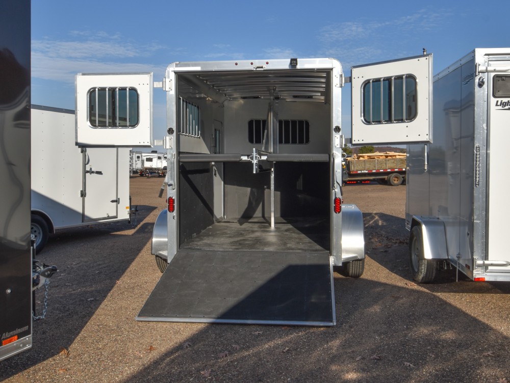 Julite Straight Load Warmblood Horse Trailer Gallery Photo 4