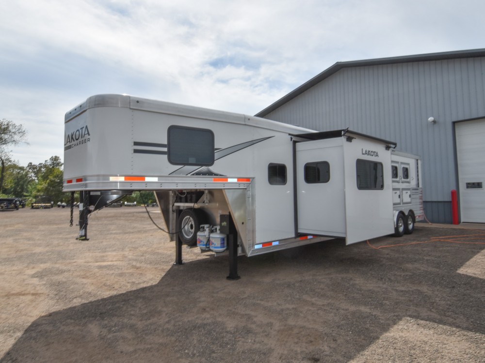 Charger 8315SR Horse Trailer Gallery Photo 15