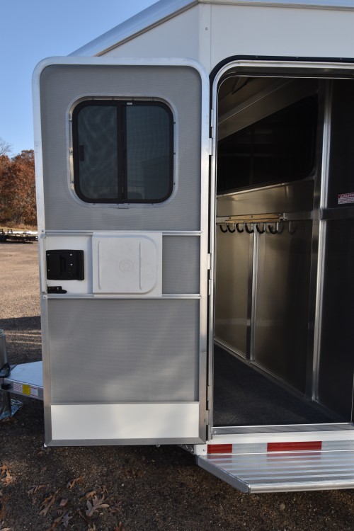 Julite Straight Load Warmblood Horse Trailer Gallery Photo 8