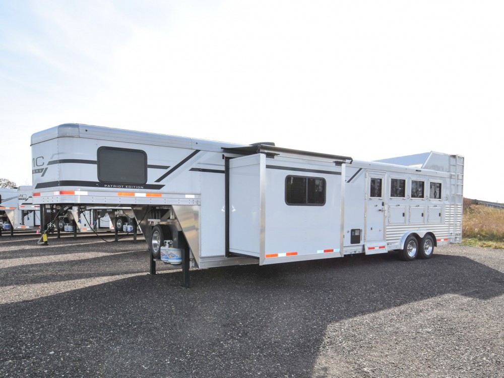 Patriot 8415SRK Living Quarters Horse Trailer Gallery Photo 18