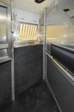 Colt 849 Living Quarters Horse Trailer Preview Photo 16