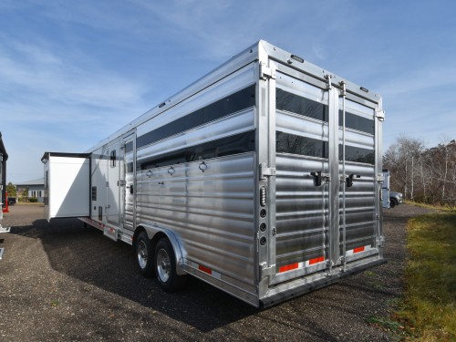 Charger 81415SR Living Quarter Horse Trailer Preview Photo 17