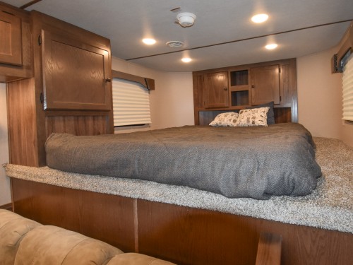 Colt 849 Living Quarters Horse Trailer Preview Photo 4