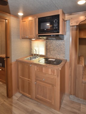 Patriot 8415SRK Horse Trailer Preview Photo 4