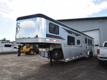 Silverado SVB8311B Horse Trailer Photo Thumbnail 13