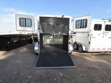 Julite Straight Load Thorobred Horse Trailer Photo Thumbnail 4